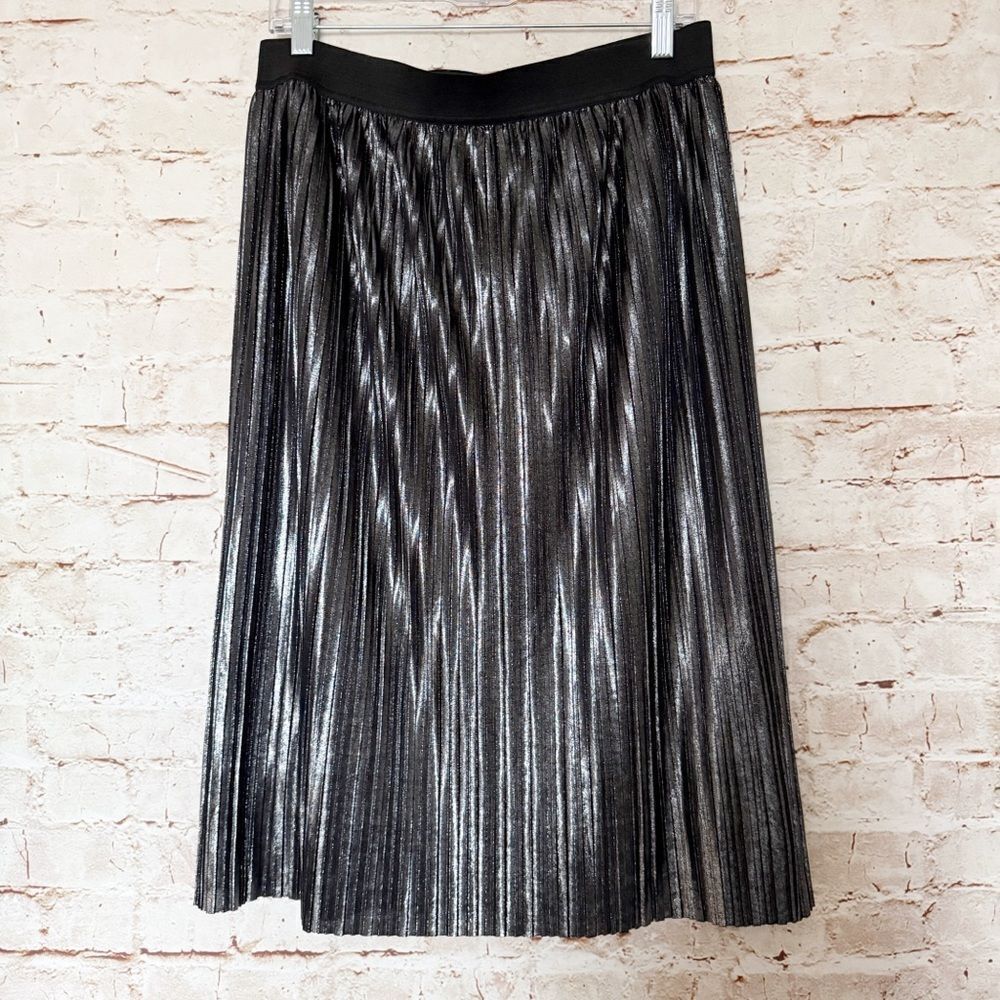 Gap metallic accordion skirt